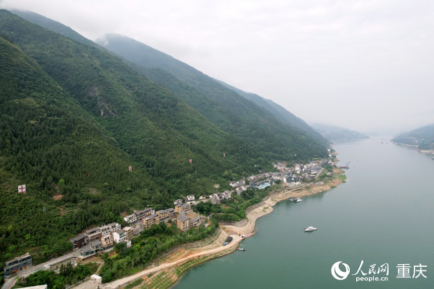 位于長江南岸的三峽里·竹枝村。人民網(wǎng)記者 劉政寧攝