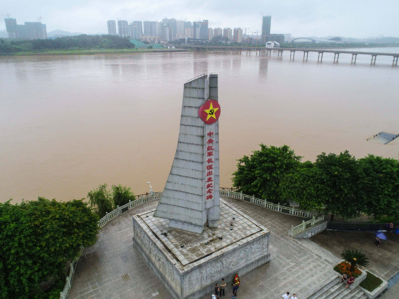 這是位于江西省于都縣的中央紅軍長征出發(fā)紀念碑。